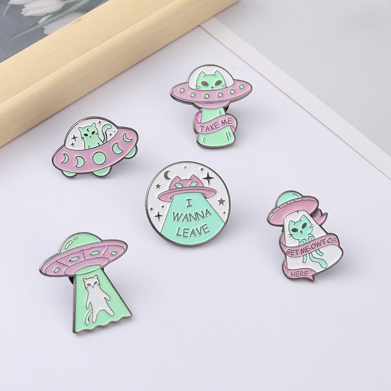 'Escape Here' Alien Cat Enamel - Science Buddies ulasan dan harga